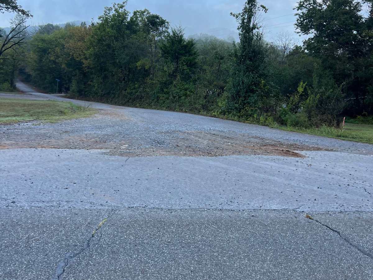 Blue Hole Road trail photo