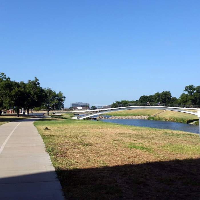 Approaching Rotary Plaza and the pedbridge Near Trinity Trails: Trinity Main TH to Haws TH