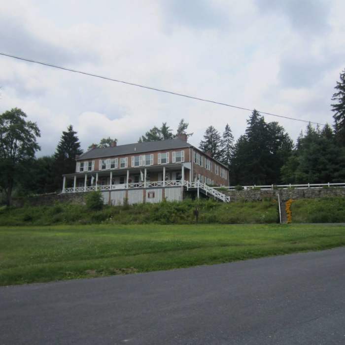 Near Sunset Rocks Loop Hike