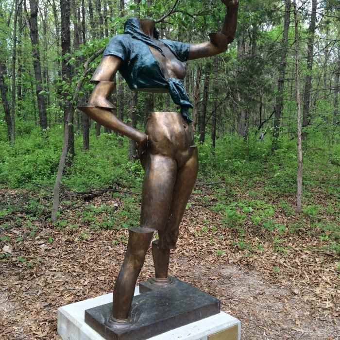 Selfie Statue Near Overland Park Arboretum - Southern Loop Tour