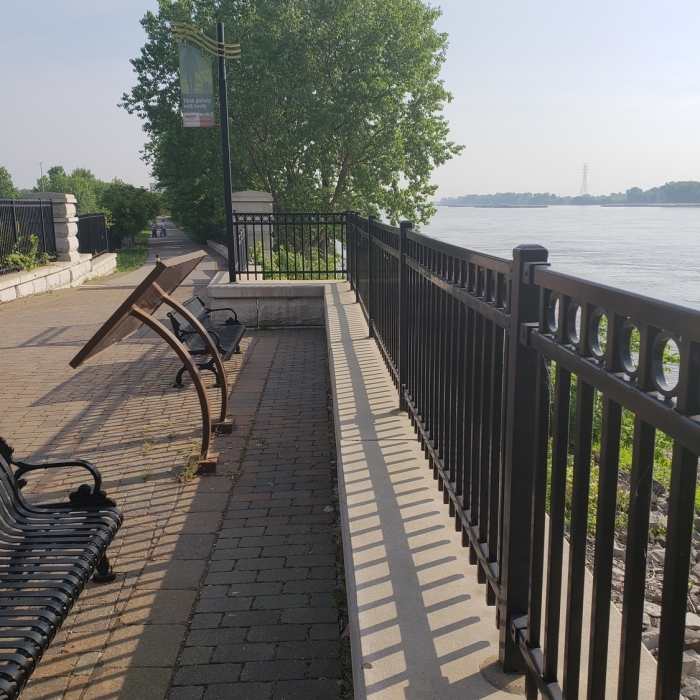 Near Mississippi River Greenway: Jefferson Barracks Section