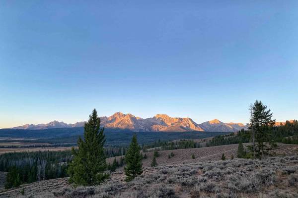Sawtooth Mountain Views Loop