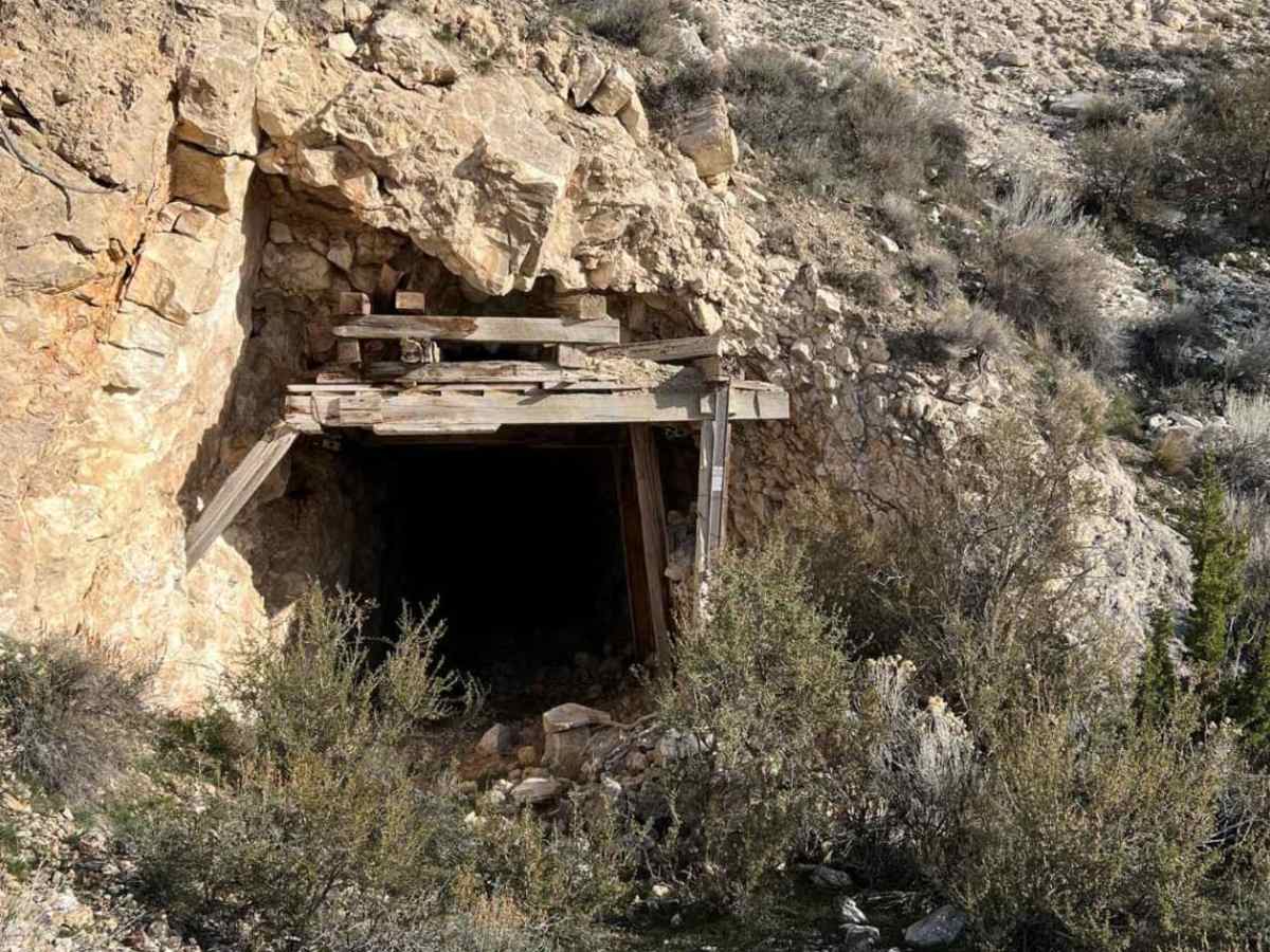 Mining Road photo 5