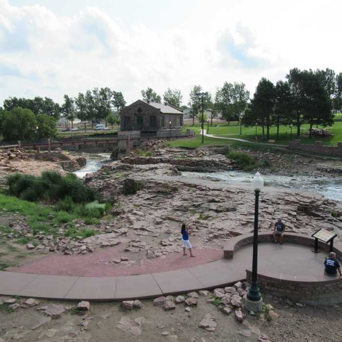 Near Falls Park Grand Tour