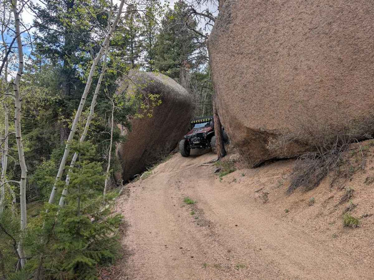Hell Creek Road trail photo