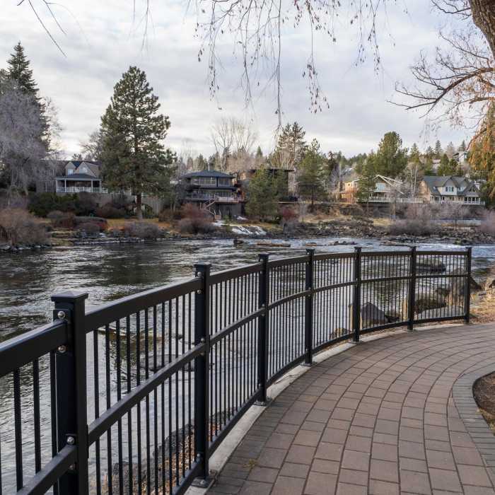 Near Deschutes River Trail (Pioneer Park to First Street Rapids Park)