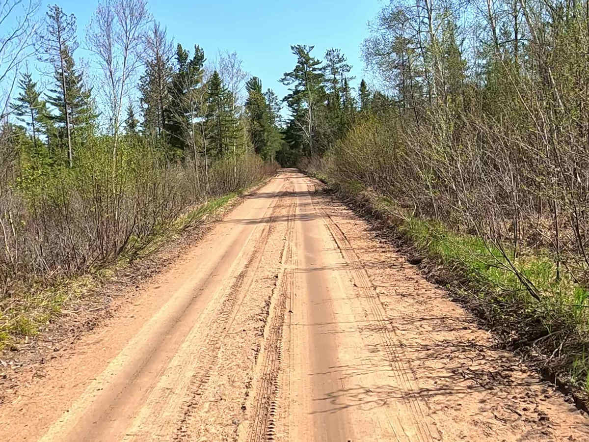 North Laurie Lakes Road / North Preachers Road   trail photo