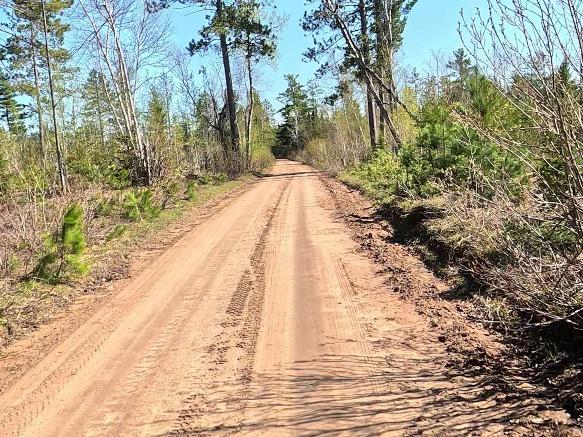 North Laurie Lakes Road / North Preachers Road   photo 2