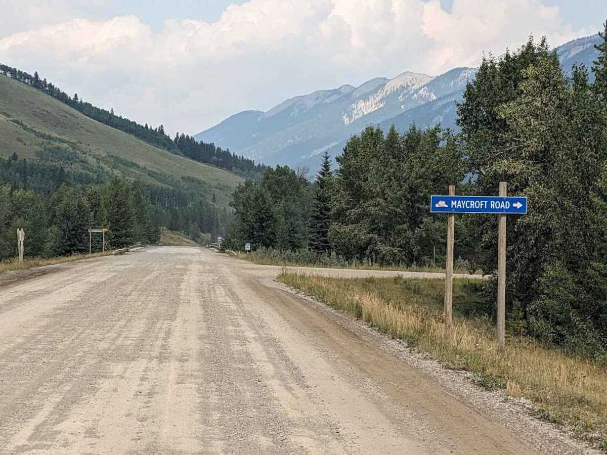Maycroft Road Pass trail photo