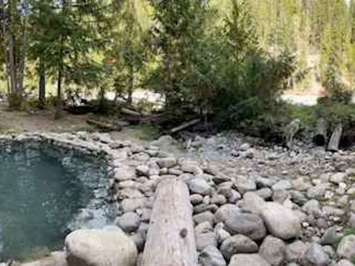 Halfway Hot Springs Road trail photo