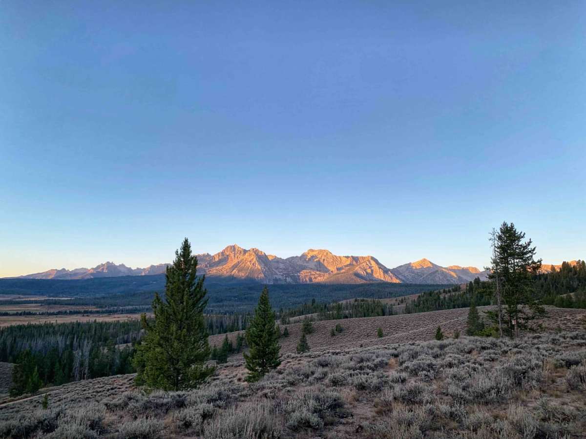 Sawtooth Mountain Views Loop trail photo