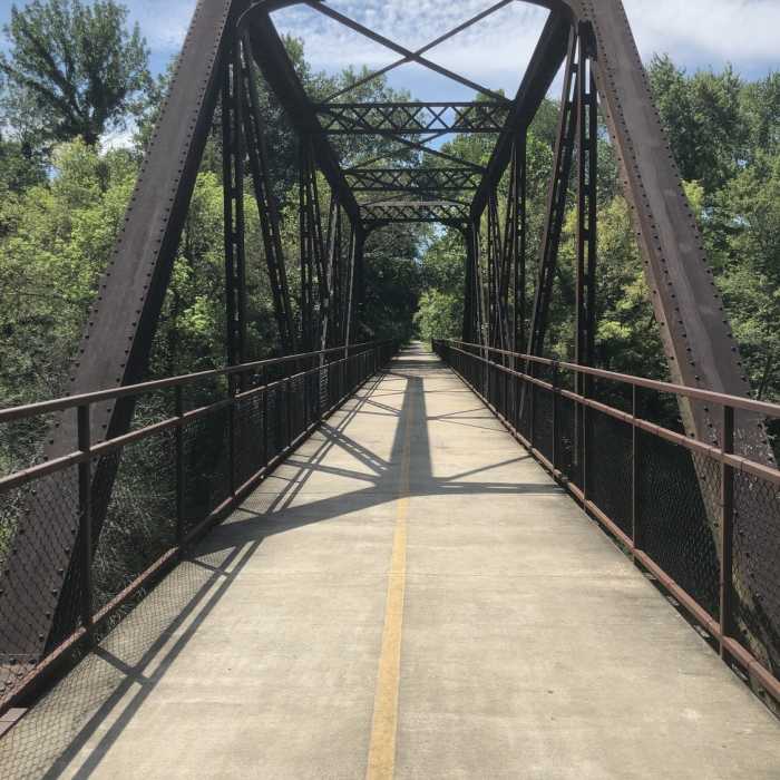 Google Maps says Bird Creek. HikingProject base map says Hominy Creek. It ain't Joe Creek. Near Osage Prairie Trail
