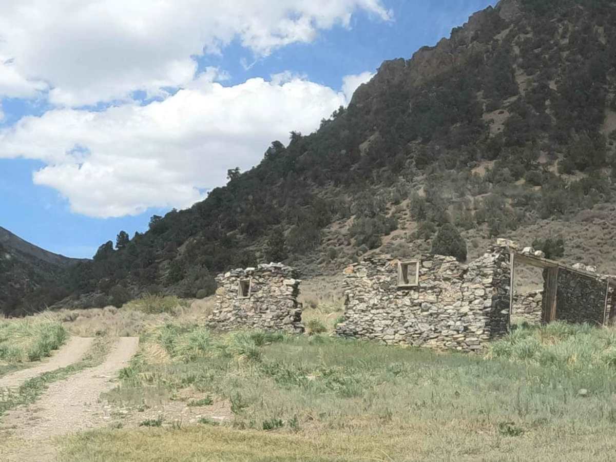 Kingston Canyon Road photo 4