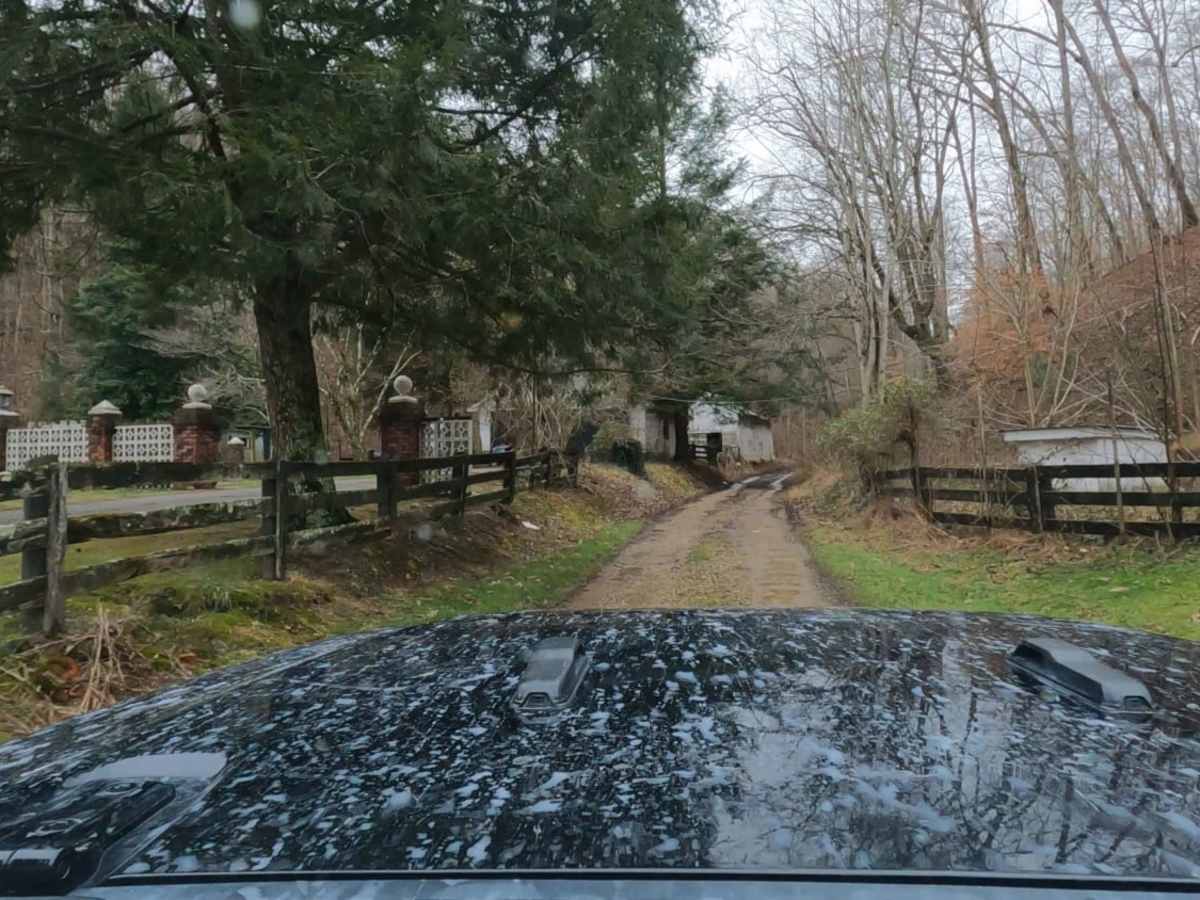 Pumpkin Hollow Rd photo 5