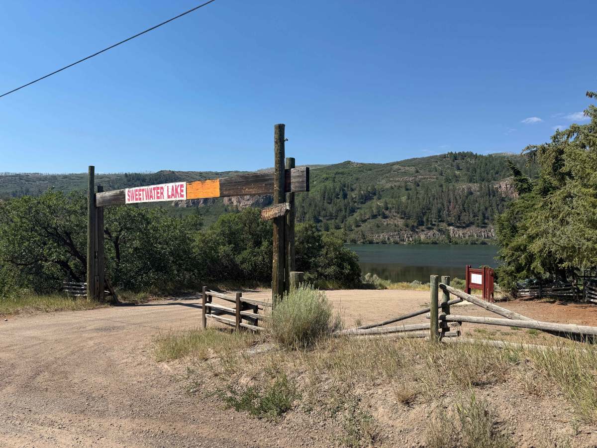 Sweetwater Lake Road trail photo