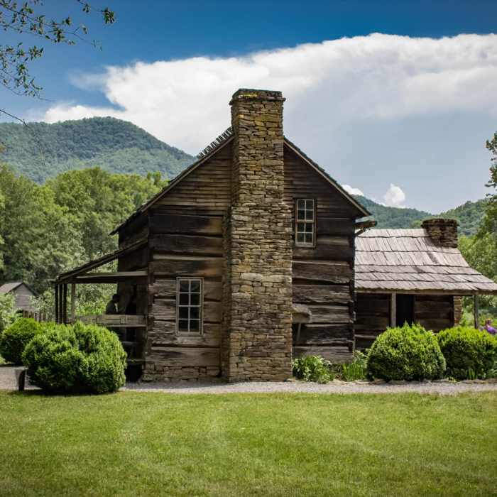 Near Oconaluftee River Trail + Mountain Farm Museum Near Oconaluftee River Trail + Mountain Farm Museum
