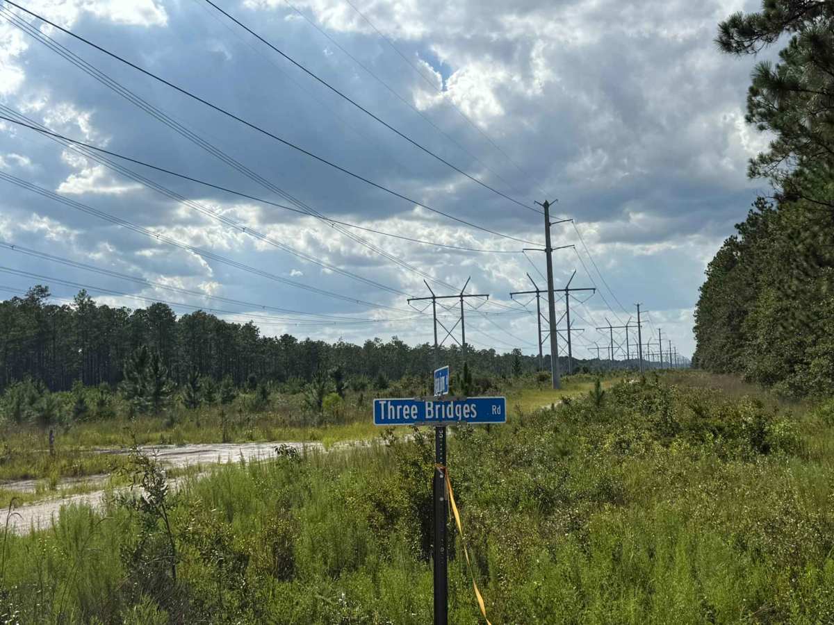 Three Brides Road trail photo
