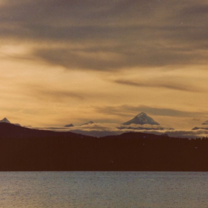 There's nothing like a two-hour Alaskan sunset over the Fairweathers. Near Tlingit Trail