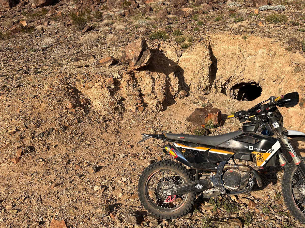 Hole in the Wall trail photo