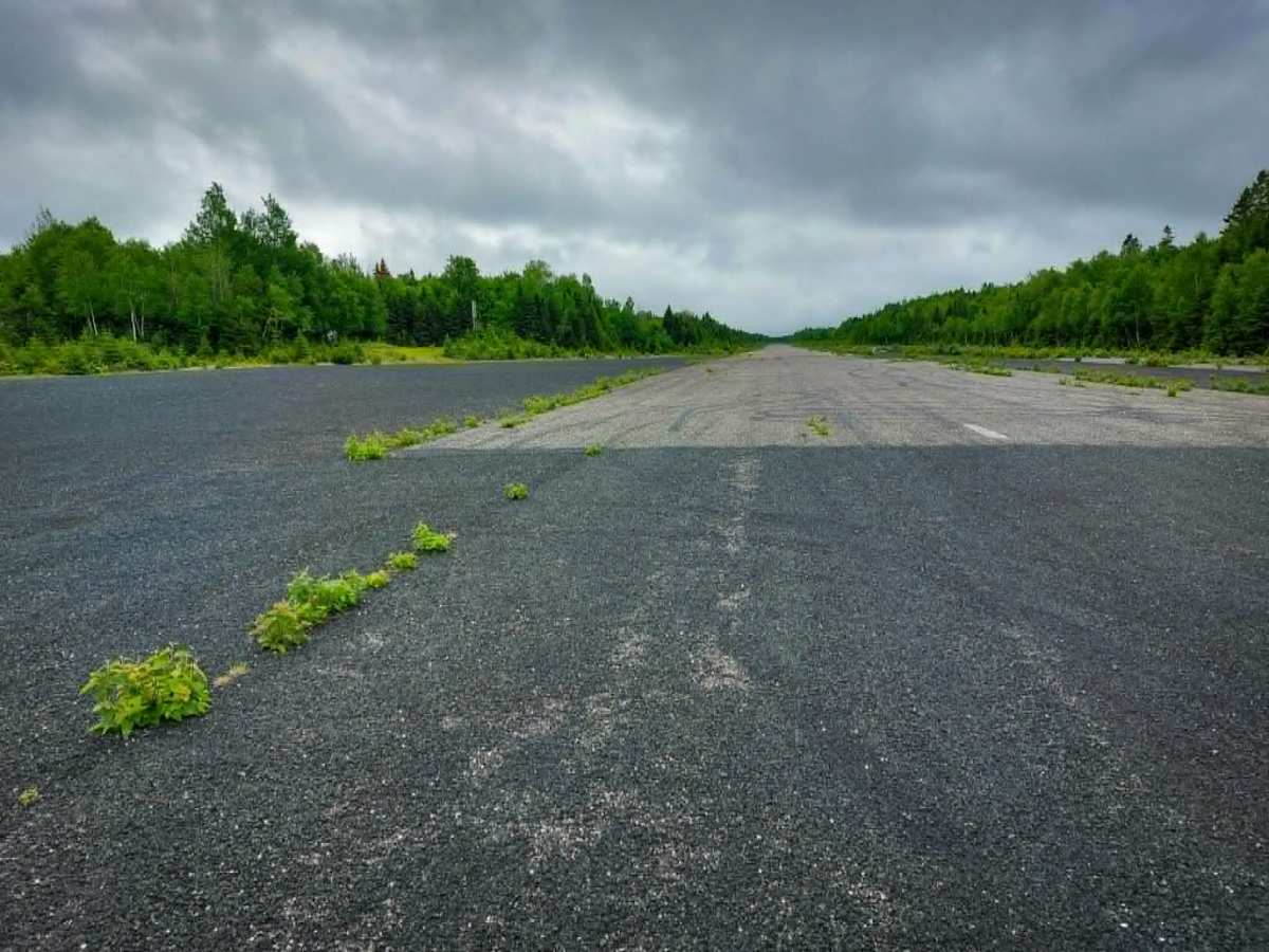 Airstrip Road trail photo
