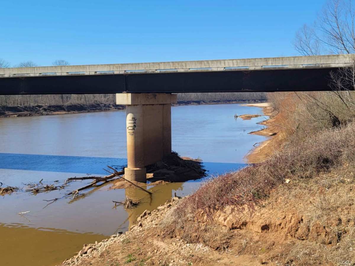 Follow the Red River trail photo