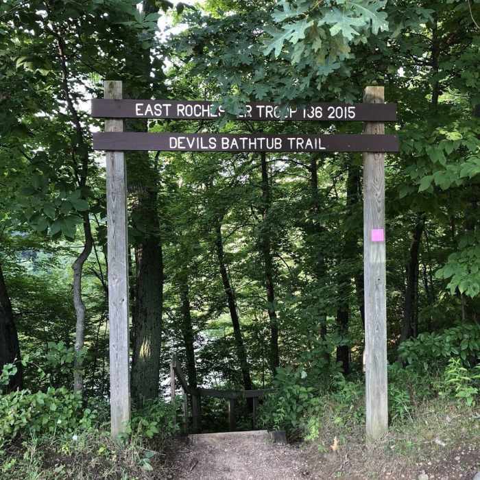 The trailhead to Devil's Bathtub, which is at the top of a staircase leading down into the basin. Near Grasslands Trail