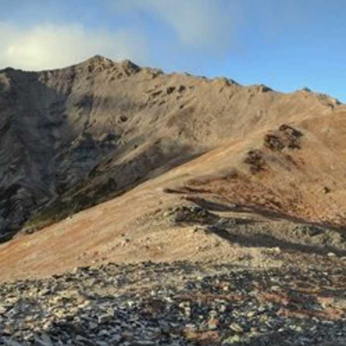 Looking up the ridgeline to the summit of Mount Healy from atop the first climb. Near Mount Healy from Bison Gulch