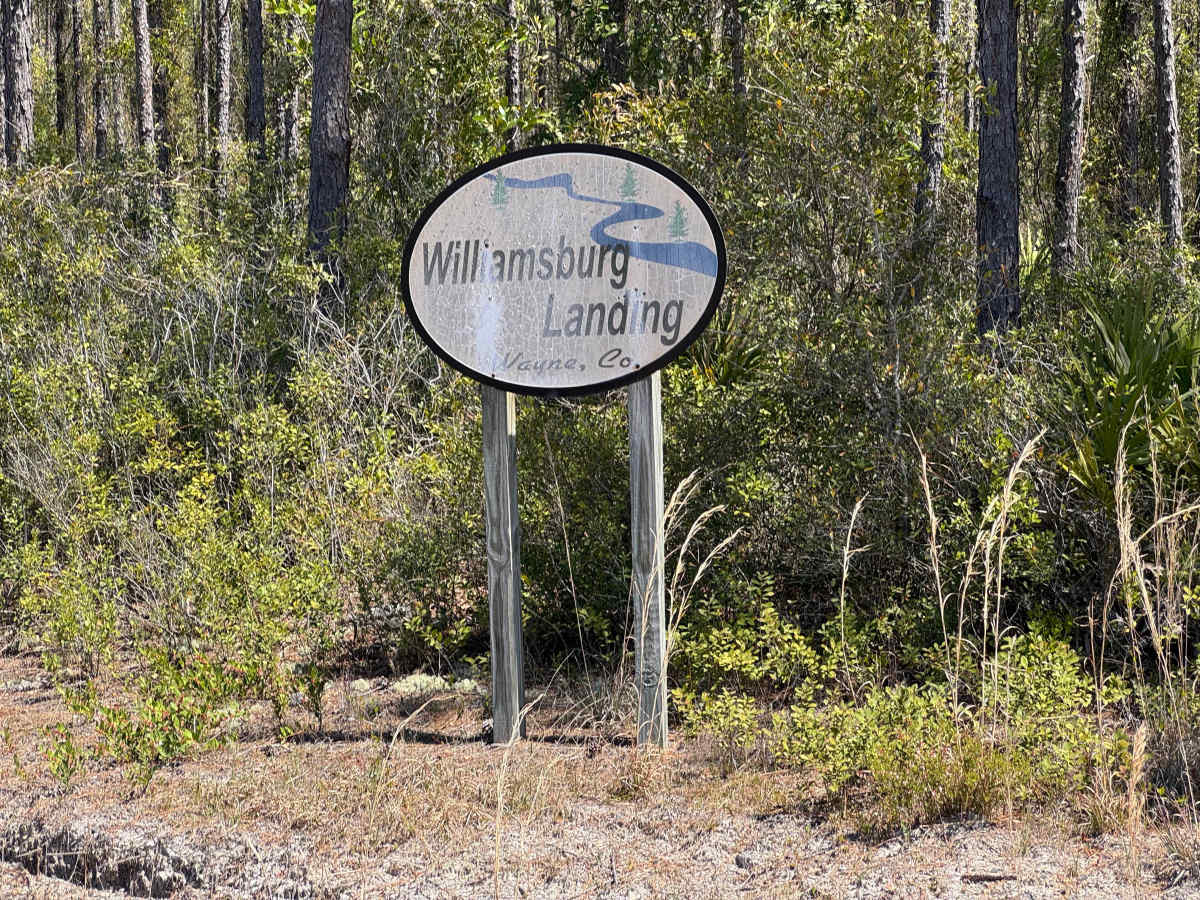 Williamsburg Landing trail photo