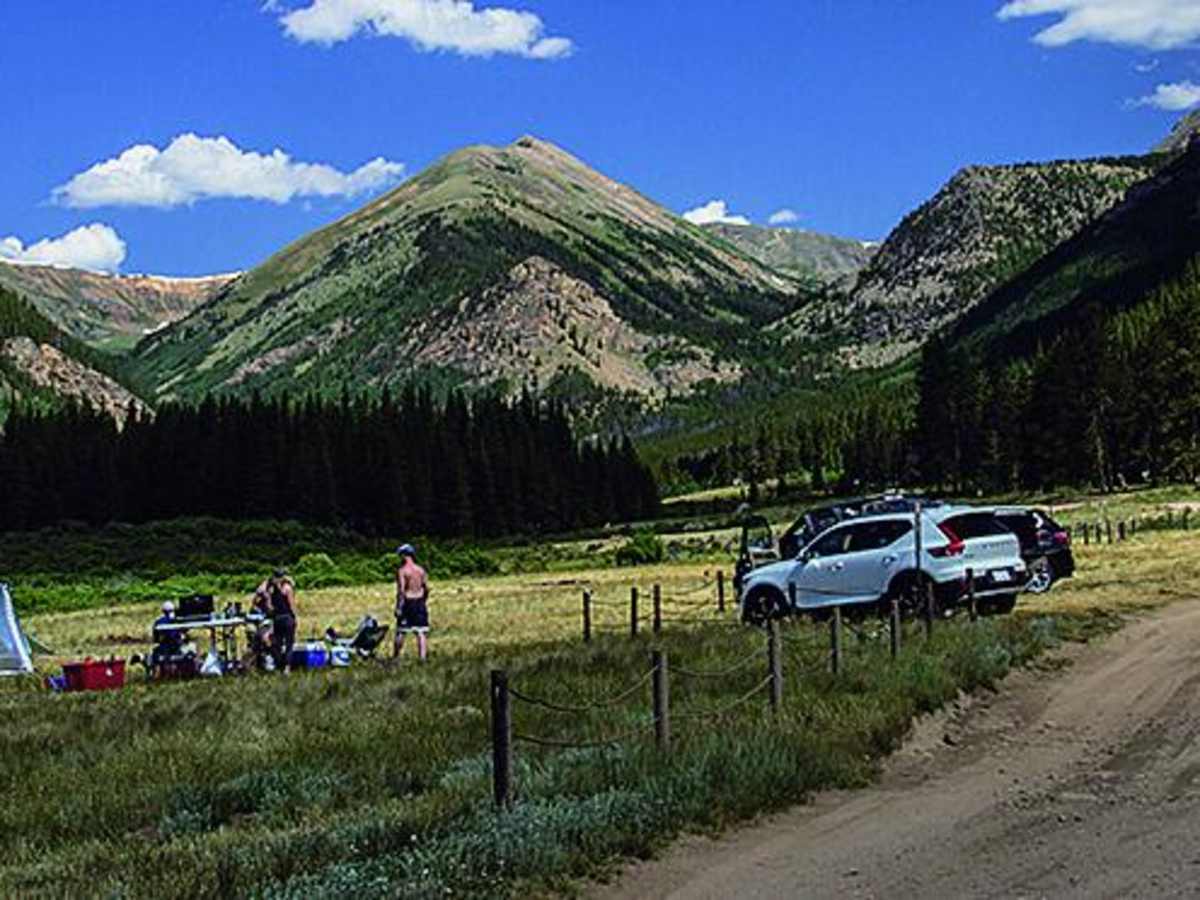 Geneva Creek trail photo