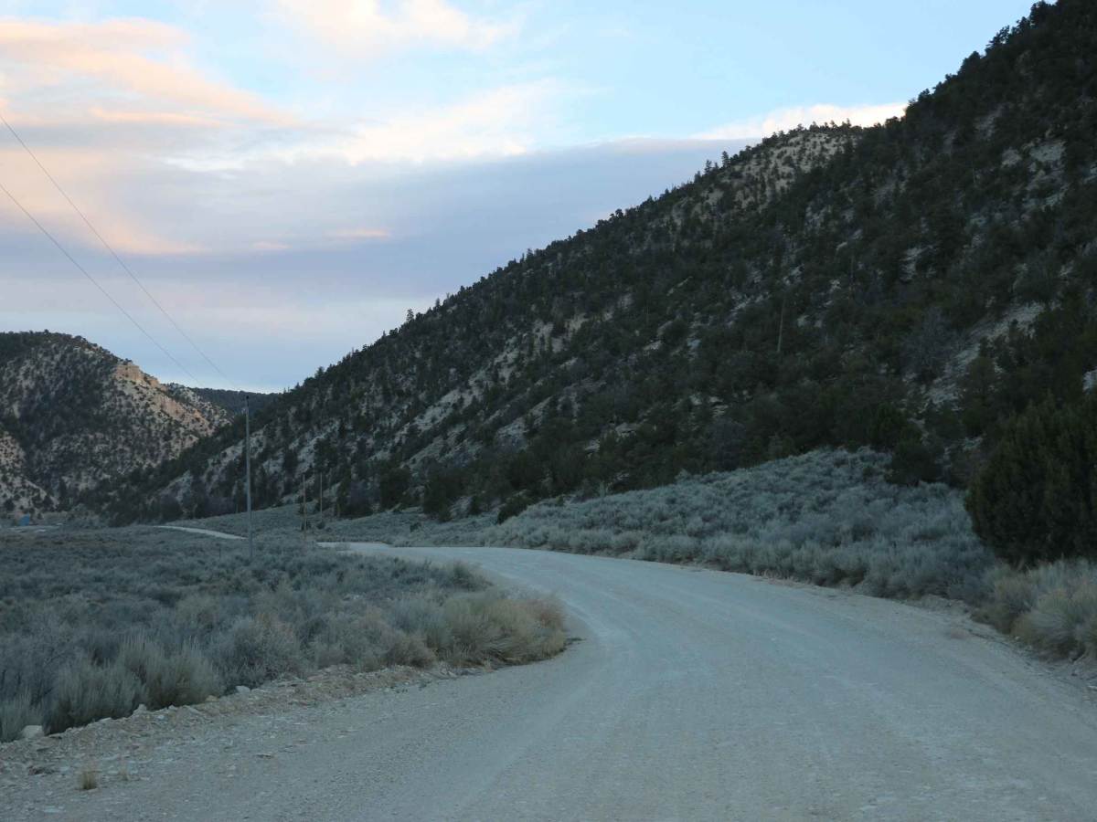 Lake Canyon Road - 10700S trail photo