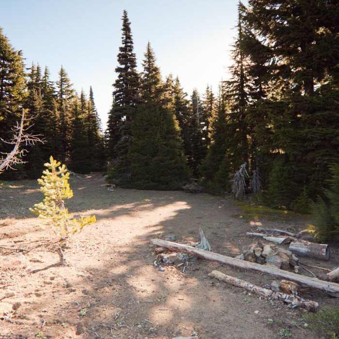 Near Oval Lake + Palisade Point via Lookout Mountain/Divide Trail