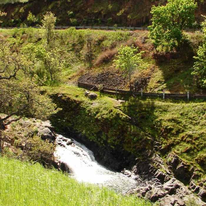 Near Mosier Creek Falls + Plateau Trail