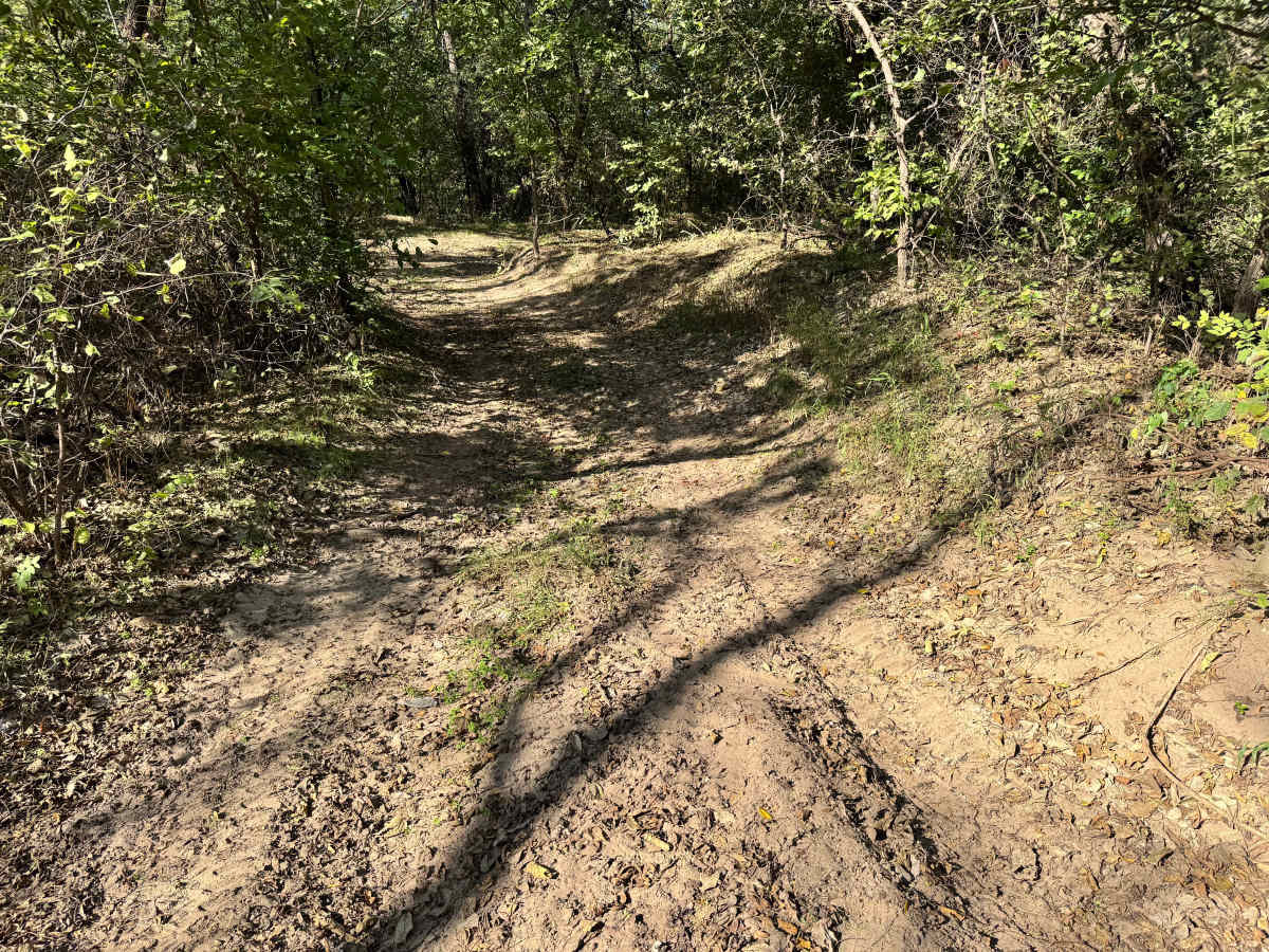Cummins Crossing trail photo