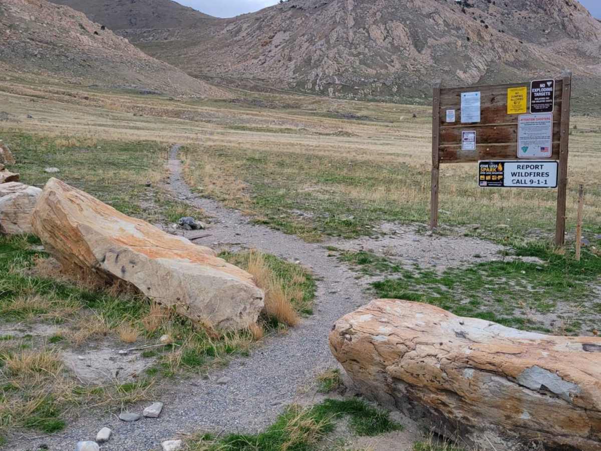 Stansbury Hike Trailhead trail photo