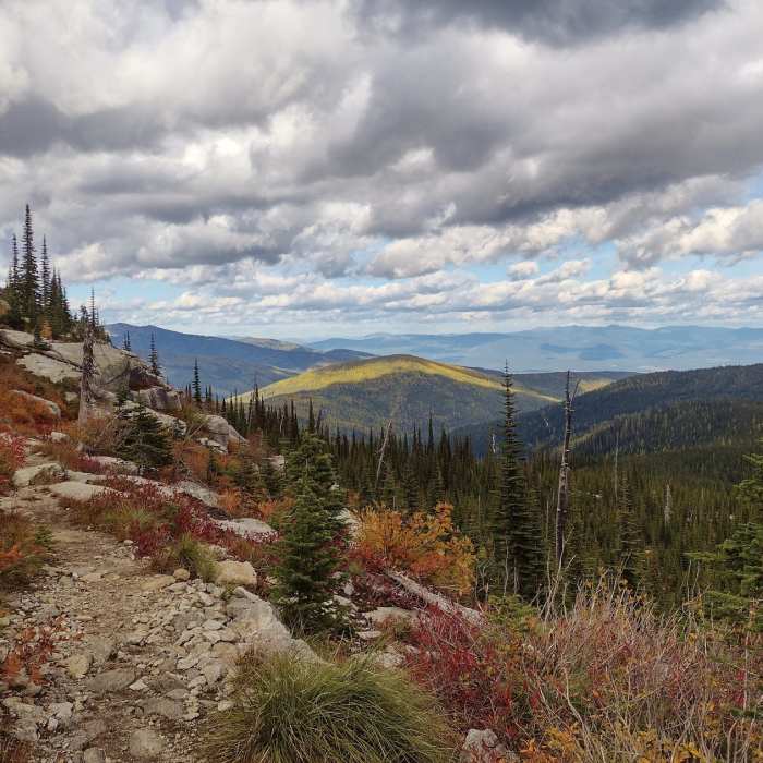 Near Roman Nose Lakes Hike