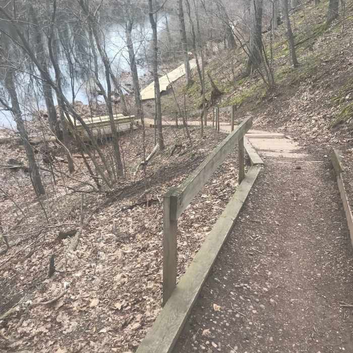 Path down to Devil's Bathtub. Near Grasslands Trail