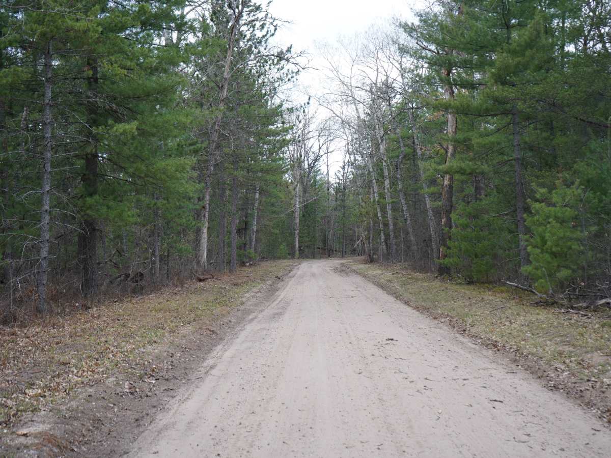 Third Lake Road photo 5