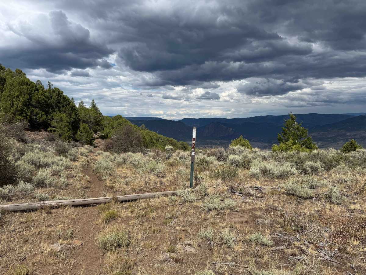 Trailhead Road photo 6
