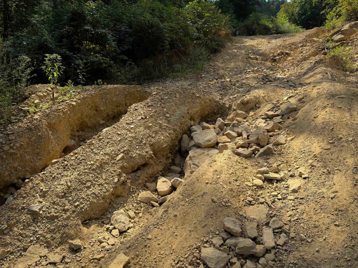 Shack Creek Road   photo 2