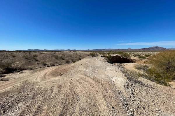 A Loop Into the Desert