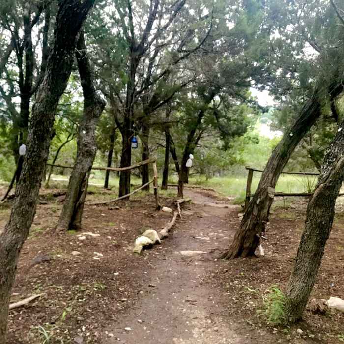 Trailhead by the pavillon Near Challenge Trail