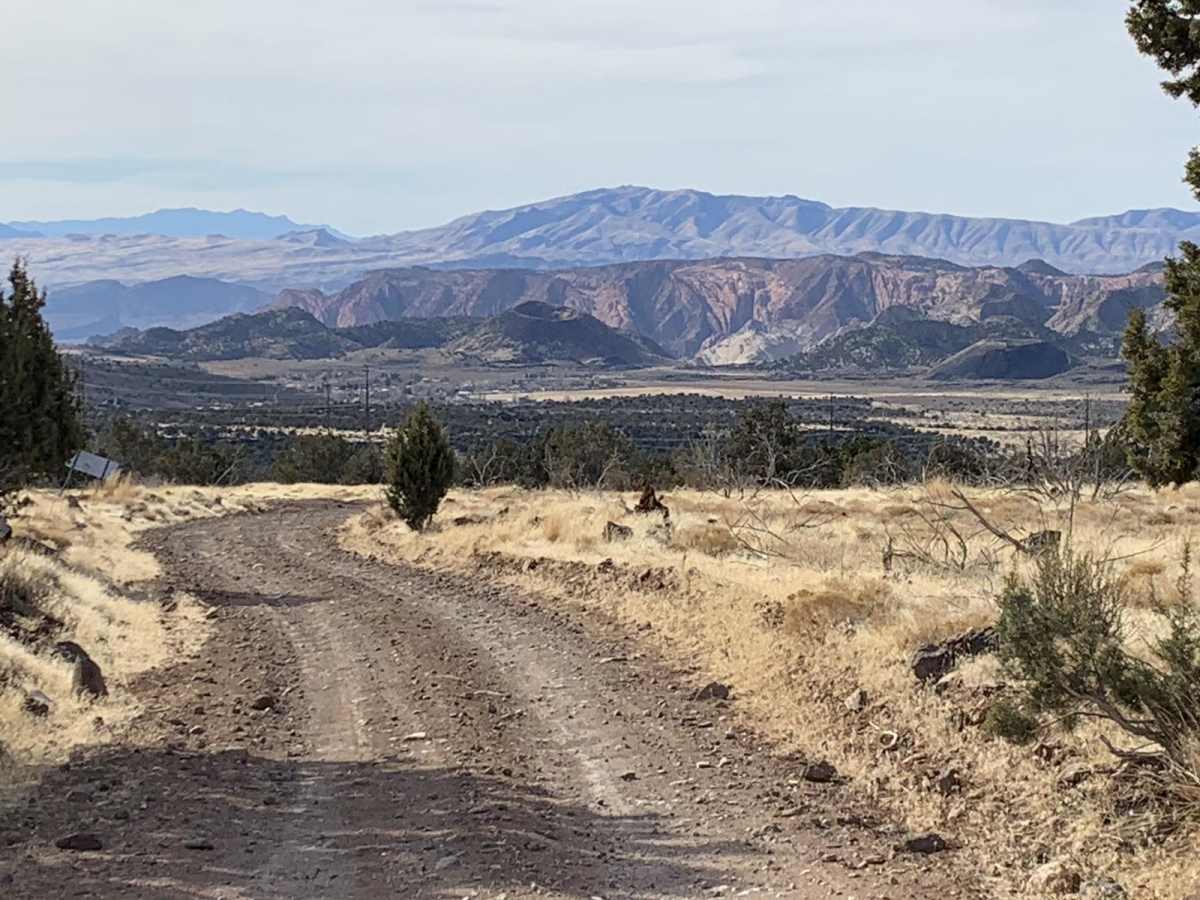 Diamond Valley-Lone Pine-Cottonwood Loop trail photo