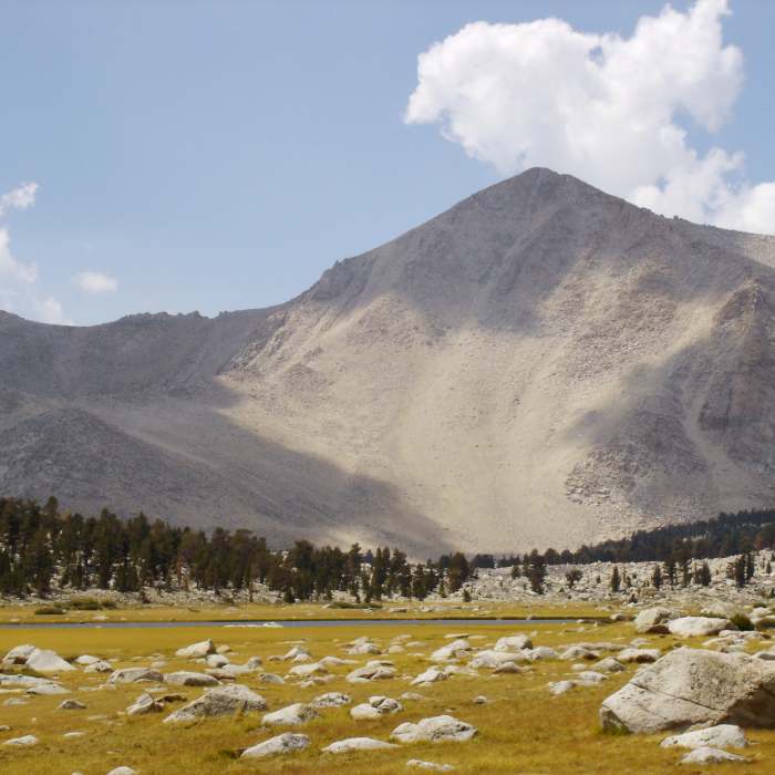 Near Cottonwood Lakes Trail