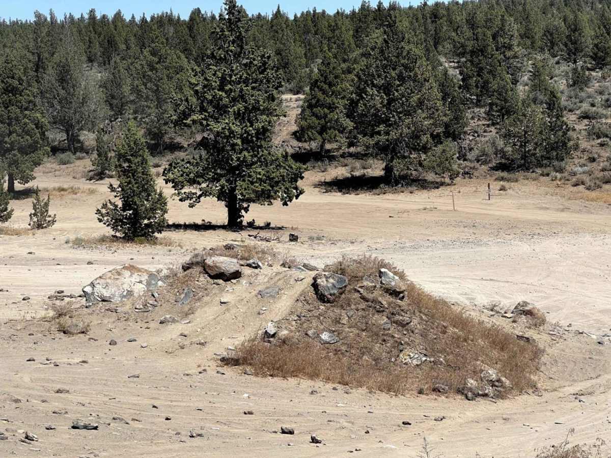 Cline Buttes Flow Trail photo 2