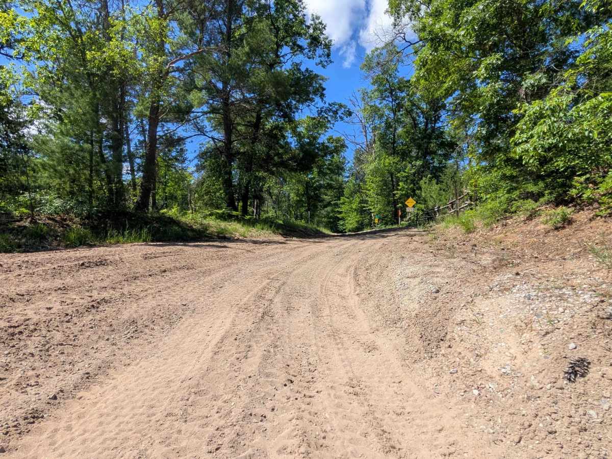 FS 4132/H576 trail photo