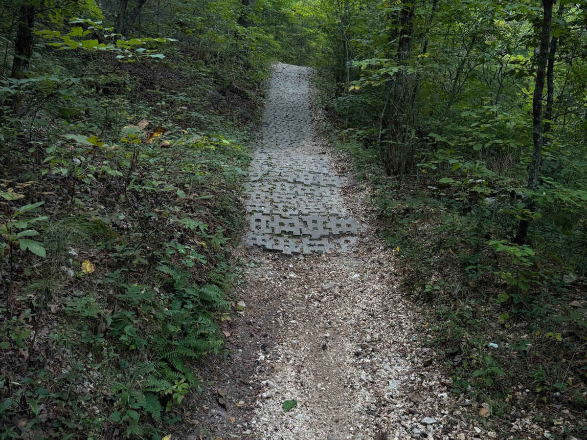 130  trail photo