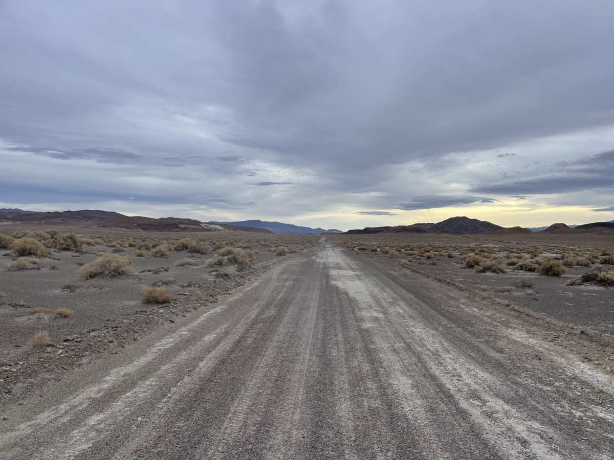 Emigrant Trail to "The Crossing" trail photo