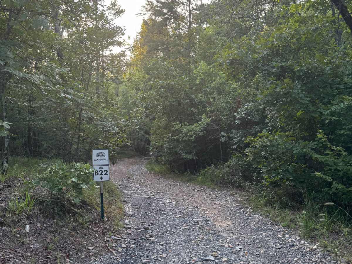 B22 Waterfall trail photo