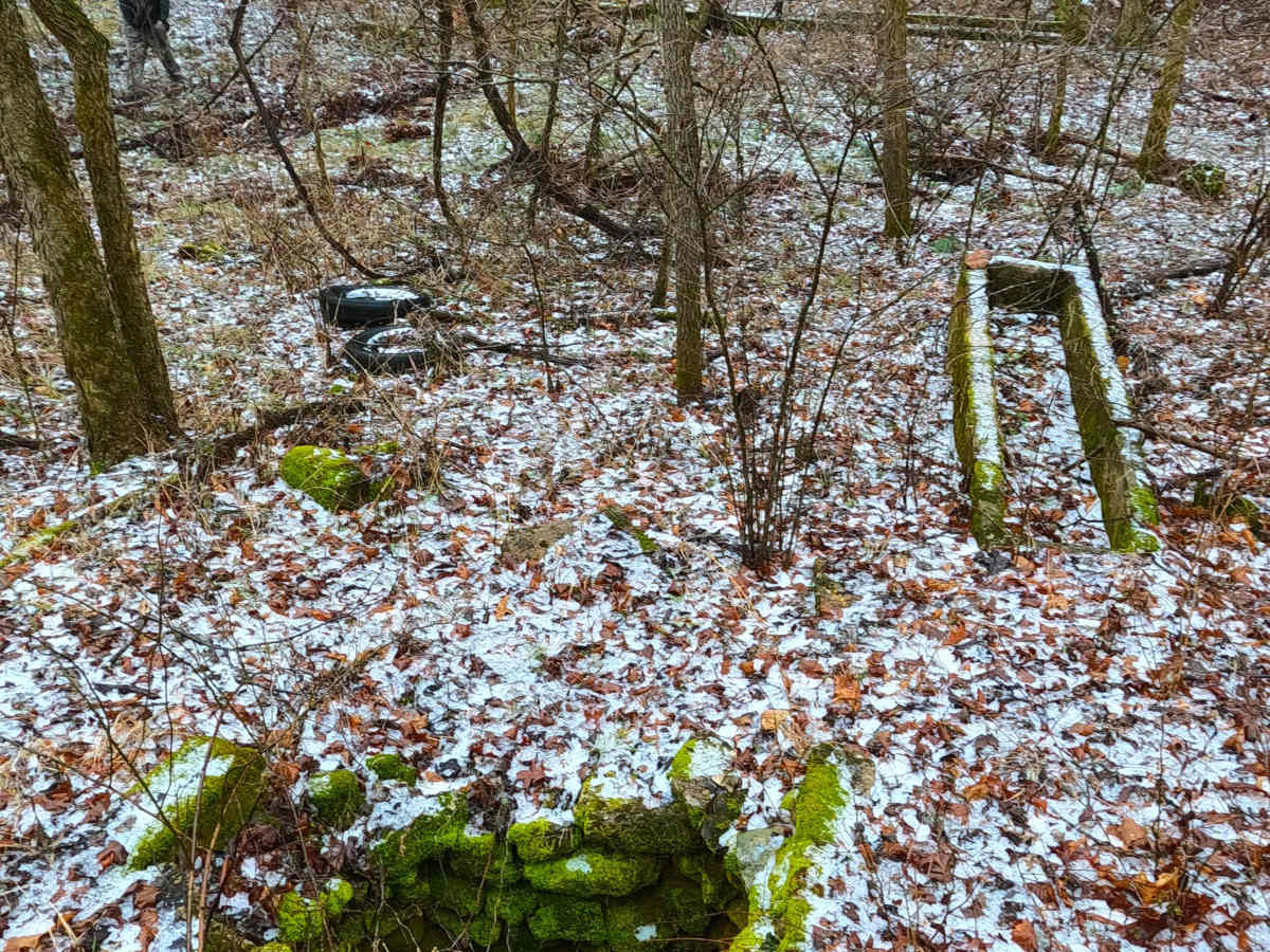 Courtois Cemetery - FS 2878 photo 6
