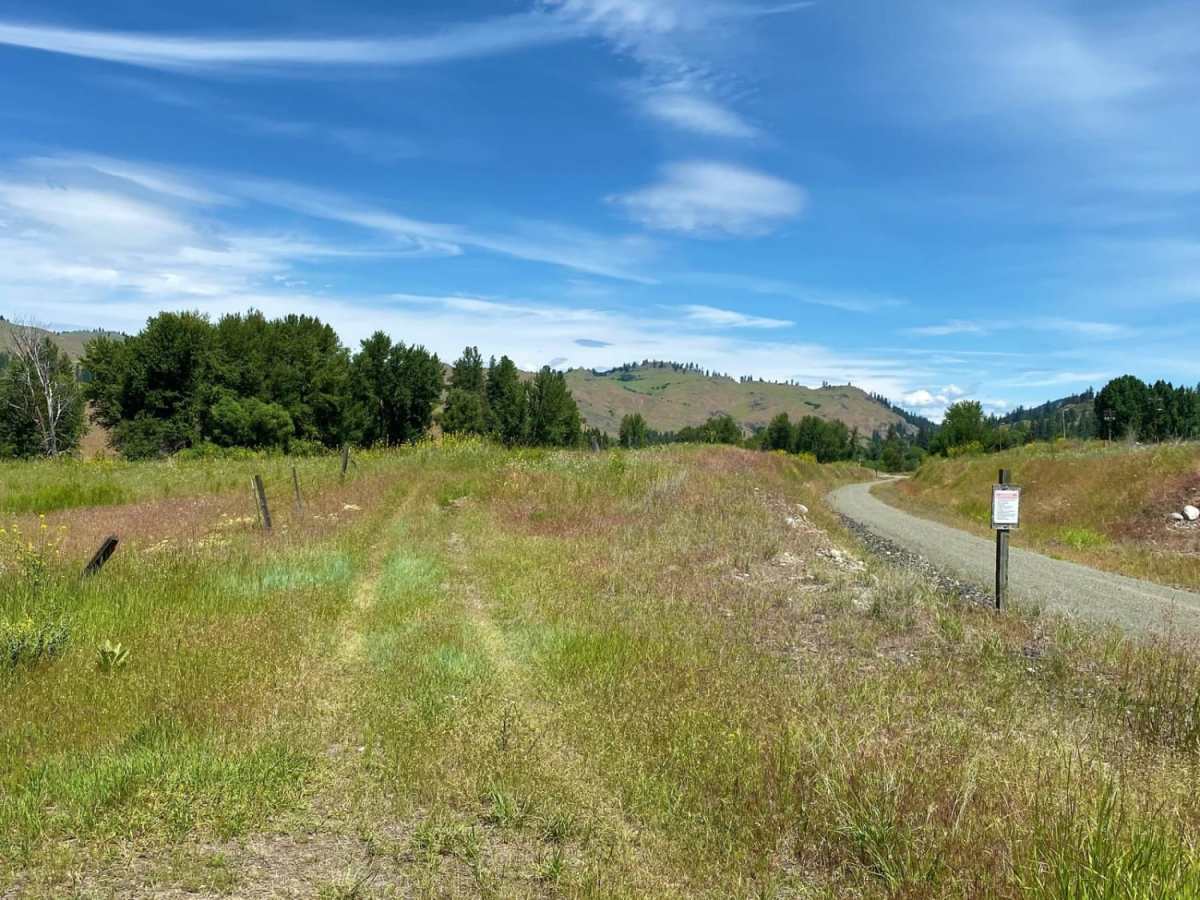 Republic-Curlew trail photo